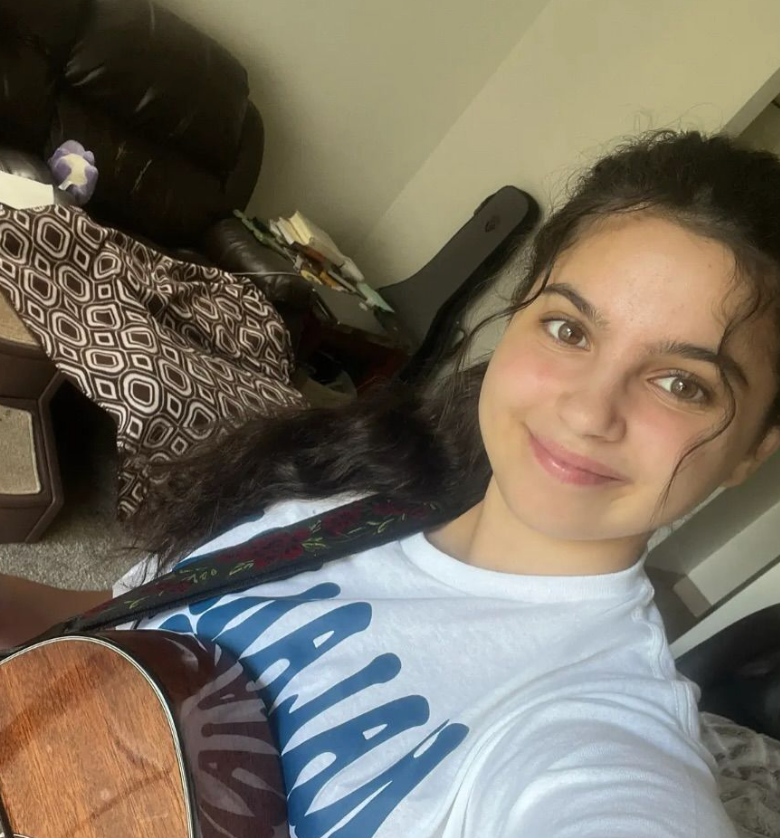 files/r1_girl_guitar.png